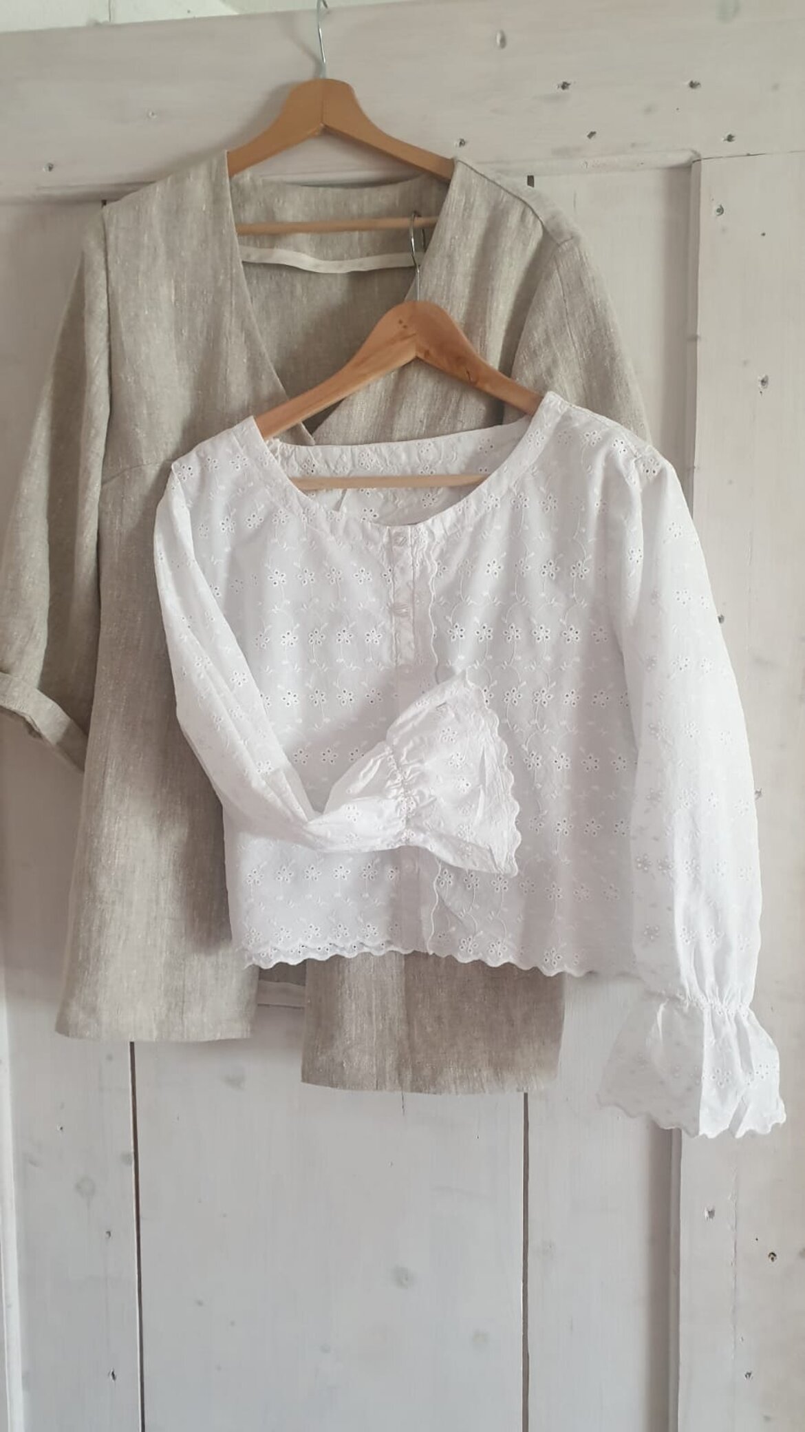 Spolverino rifinito con sbieco e Blusa in Sangallo