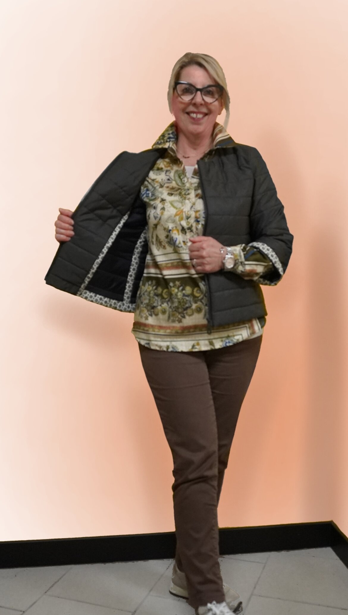 Giacchina trapuntata, internamente rifinita tutta con sbieco.