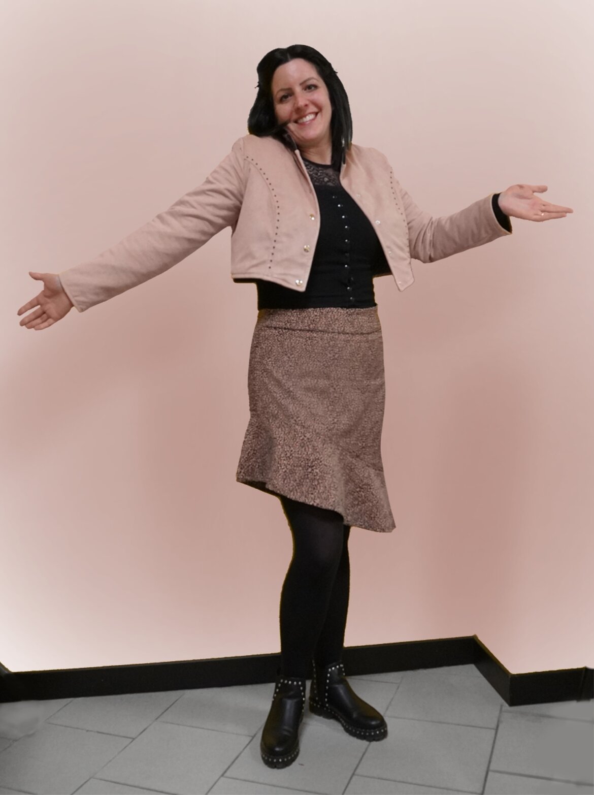 Giacchina e gonna asimmetrica con volant