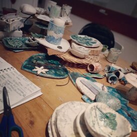 Risultato finale di oggetti in ceramica Raku