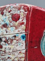 pesce-tropicale-rosso-in-ceramica-raku-su-legno-delle-cinque-terre-ceramica-raku-18x12x1