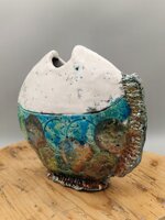 vaso-pesce-con-squame-oro-e-argento-ceramica-raku-20x17x8
