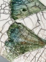 piatto-botanico-in-ceramica-raku-tracce-di-natura-diam17