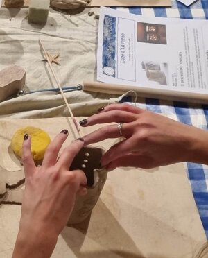 Partecipanti al workshop ceramica della bottega dei cuori