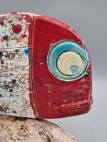 pesce-tropicale-rosso-in-ceramica-raku-su-legno-delle-cinque-terre-ceramica-raku-18x12x1