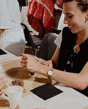 Partecipanti al workshop ceramica della bottega dei cuori