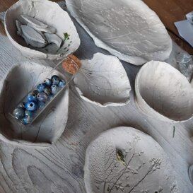 La modellazione del corso base di ceramica Raku