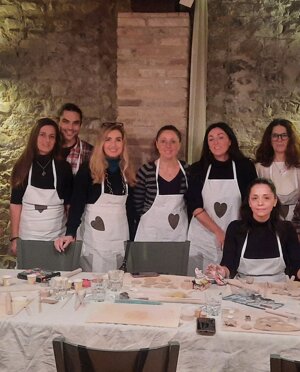 Partecipanti al workshop ceramica della bottega dei cuori