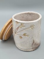 contenitore-in-ceramica-raku-con-coperchio-in-legno-naturale-8x9