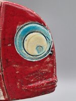 pesce-tropicale-rosso-in-ceramica-raku-su-legno-delle-cinque-terre-ceramica-raku-18x12x1