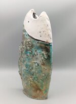 vaso-pesce-con-squame-oro-e-argento-ceramica-raku-15x30x7