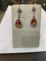 orecchini-in-oro-a-forma-di-goccia-con-quarzo-citrino-e-diamanti