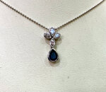 ciondolo-in-oro-con-zaffiro-naturale-e-diamanti