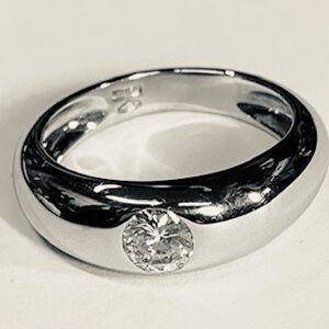 anello-solitario-a-fascia-con-diamante