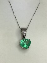 ciondolo-pendente-con-cuore-in-smeraldo-naturale