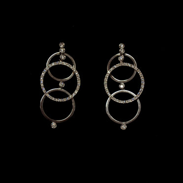 orecchini con cerchi realizzati oro bianco e diamanti