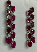 orecchini-pendenti-realizzati-in-oro-bianco-rubini-e-diamanti