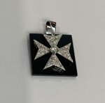 croce-celtica-in-oro-con-onice-e-diamanti