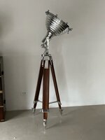 lampada-piantana-realizzata-con-faro-navale