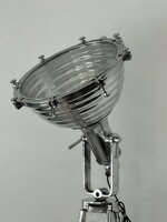 lampada-piantana-realizzata-con-faro-navale