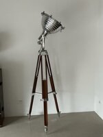 lampada-piantana-realizzata-con-faro-navale