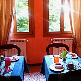 sala colazione La colazione viene servita dalle 8 alle 10 ogni mattina nella sala colazione