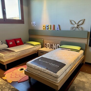 Letti con boiserie Finitura Natura + Edera Letti con boiserie Finitura Natura + Edera