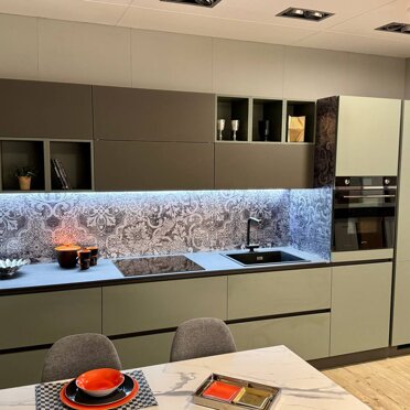 Cucina REGOLA Decorativo Selva + Vetro Grigio Ferro Cucina REGOLA Decorativo Selva + Vetro Grigio Ferro