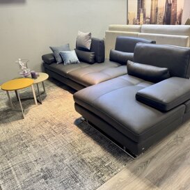 Divano SERENA by NicolettiHome Pelle Grigio Scuro Divano SERENA by NicolettiHome Pelle Grigio Scuro