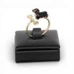 anello-bassottino-con-osso