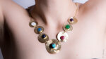 collana-7-tondi-ottone-e-pietre-colorate