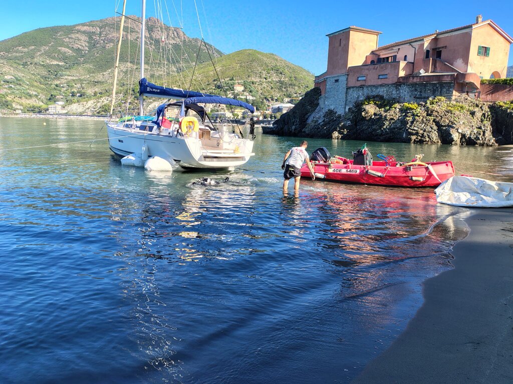 recupero imbarcazione privata a levanto.jpeg