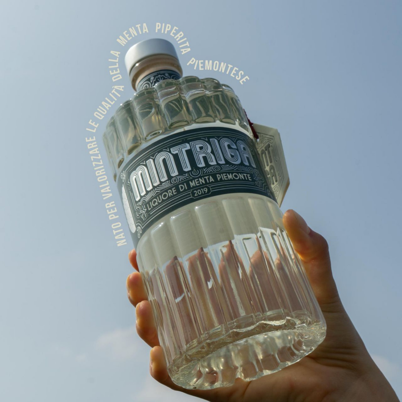 q_bottiglia_cielo q_bottiglia_cielo