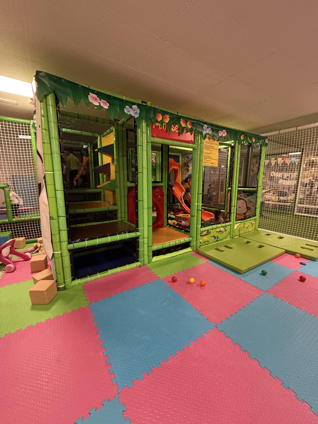 L'area del percorso che conclude con scivolo