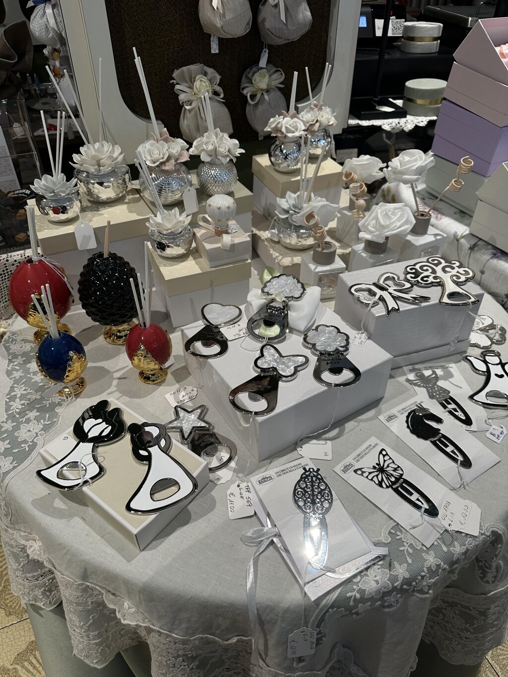Da La Novia trovate tantissime idee regalo. Da La Novia trovate tantissime idee regalo.