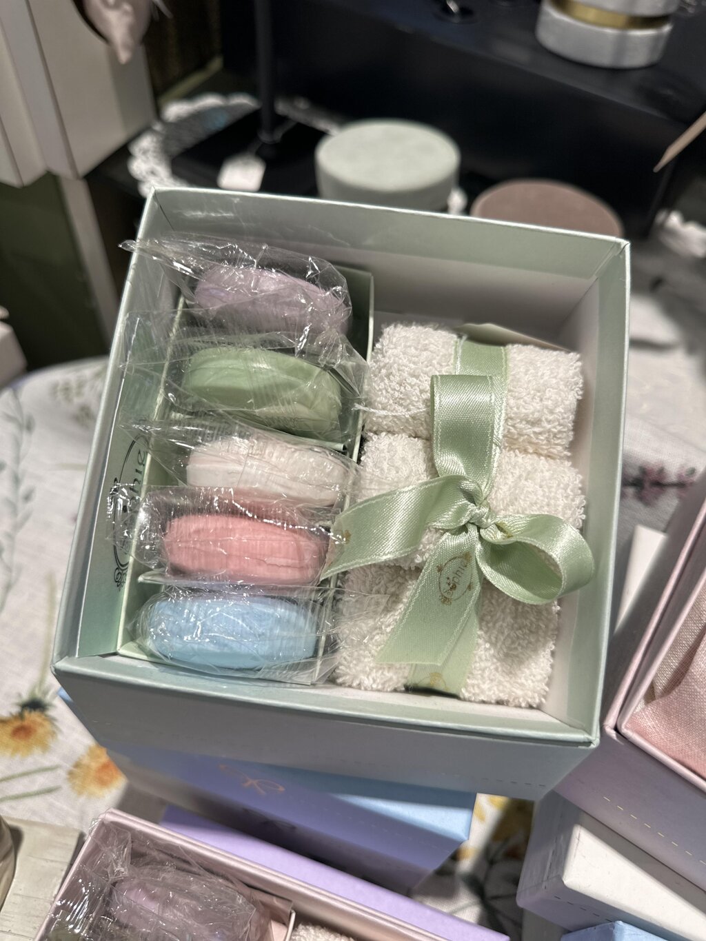 Da La Novia trovate tantissime idee regalo. Da La Novia trovate tantissime idee regalo.