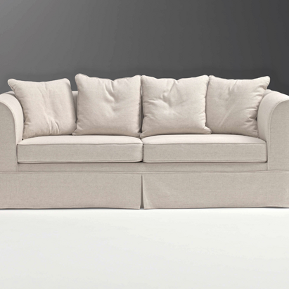 Divano 'MARIA JOSE' Divano dalle linee morbide, di gusto classico, a 2 o 3 posti, rifinito con 'gonna' a sfondo piega e