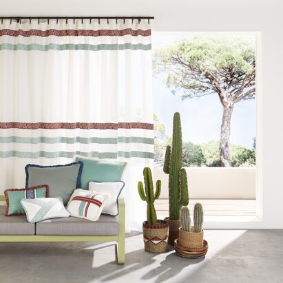 Tessuti e passamanerie In&Outdoor Passamanerie composte da galloni, frange e cordoncini in una brillante tavolozza di colori