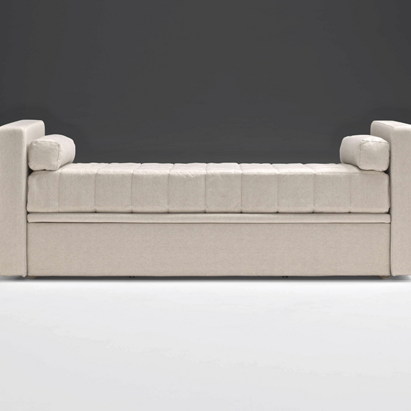 Dormeuse 'MARGHERITA' Dormeuse dalla linea classica, liberamente ispirata allo stile sabaudo. Può essere rifinita con uno