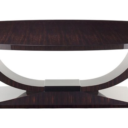 Tavolo OVALE I tavoli da pranzo ovali offrono un buon compromesso tra i precedenti