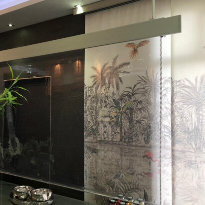 Schermo protettivo IGNIFUGO a rullo Schermo protettivo para-fiato a rullo, ignifugo, realizzabile su misura, a sospensione, regolabile