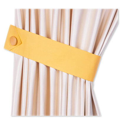 Embrasse con 'Squadrato con Bottone' Embrasse tessile dal disegno lineare, 'Squadrato', rifinito con un bottone rivestito con il medesimo Embrasse con 'Squadrato con Bottone' Embrasse tessile dal disegno lineare, 'Squadrato', rifinito con un bottone rivestito con il medesimo