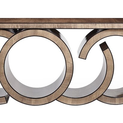 Consolle Se hai scelto un tavolo da pranzo sobrio puoi optare per una consolle accattivante e scenografica