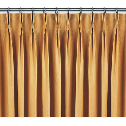 Tenda alla 'Fiamminga' Realizzata con fettuccia ripresa a piccole pieghe (tipicamente 2 o 3), genera un effetto ordinato, c