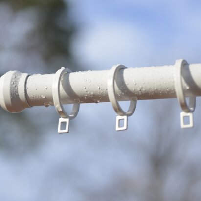 Supporti per tendaggi in esterno Realizzati in acciaio inossidabile e verniciati a polvere, resistono ai raggi U.V. e all'umidità