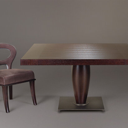 Tavolo in LEGNO Il legno è classico e tradizionale, ma può sembrare anche moderno se scegli lo stile o le finiture g