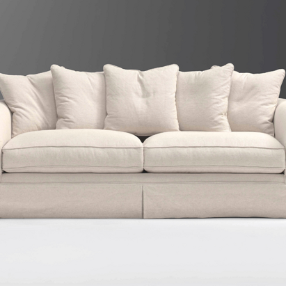 Divano 'MARGHERITA' Divano dalle linee morbide, di gusto classico, a 2 o 3 posti, rifinito con 'gonna' a sfondo piega e