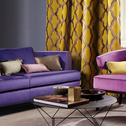 Poltrone, divani e tendaggi Poltrone e sofà dalle linee chiare e dal design elegante, donano ad ogni stanza un aspetto unico