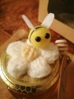 confezione-regalo-miele-con-api-decorative