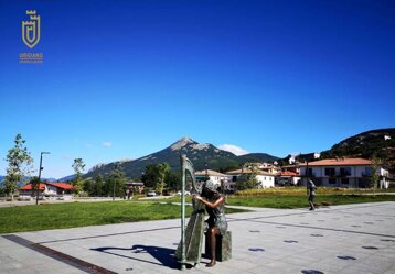 c8eac9db-ce56-48c5-85f9-4c201ef94f19